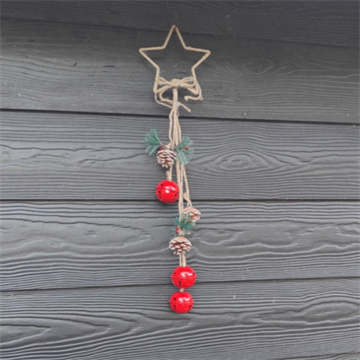 Ophæng med bjælder, kogler og bær – rød 48 cm